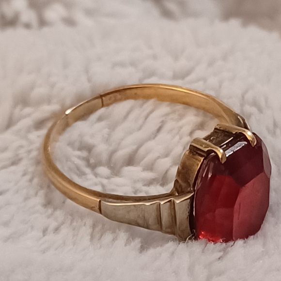 9ct Carat Gold Big Ruby Red Solitaire Engagement Unique Cocktail Ring - Picture 2 of 9